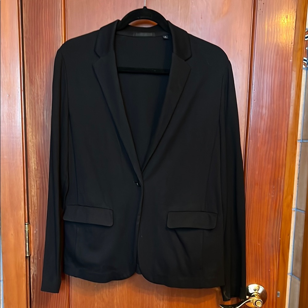 Uniqlo Black Slim-Fit Blazer for Formal Occasions